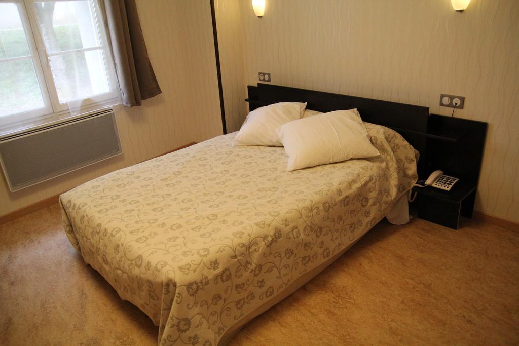 La Madeleine Hotel Saint-Benoît-sur-Loire Kamer foto