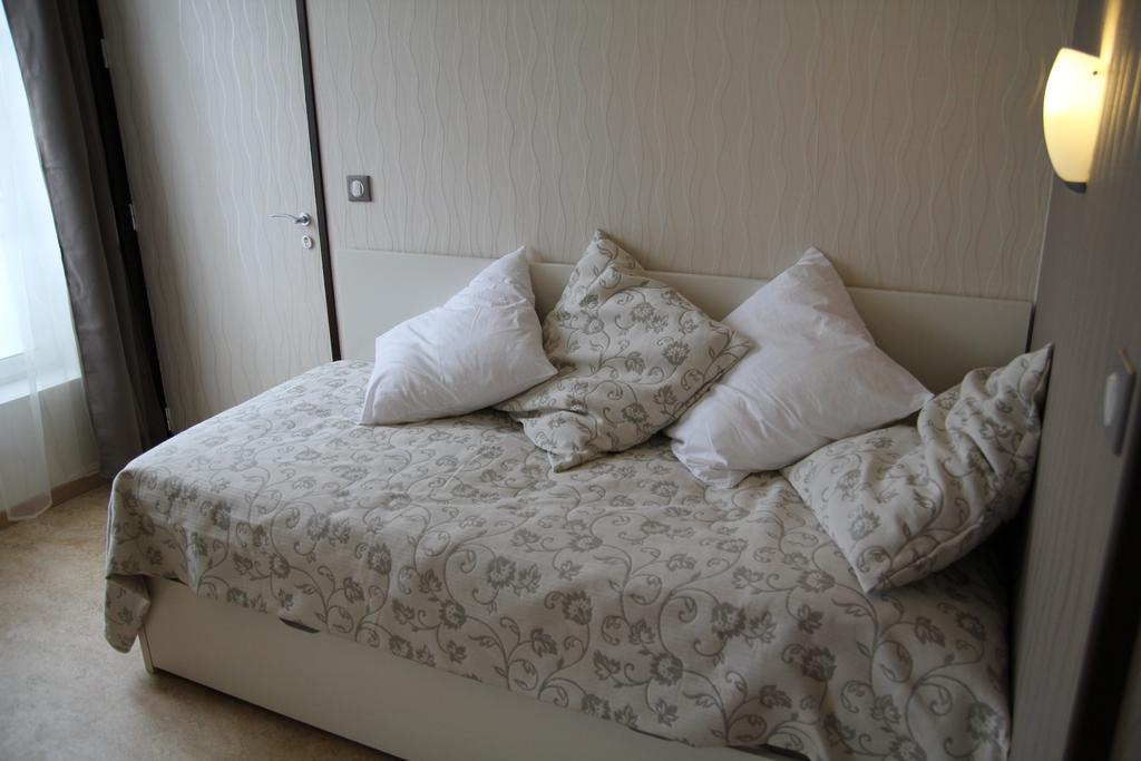 La Madeleine Hotel Saint-Benoît-sur-Loire Kamer foto