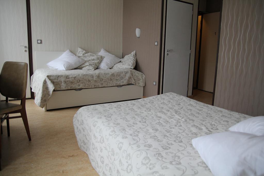 La Madeleine Hotel Saint-Benoît-sur-Loire Kamer foto